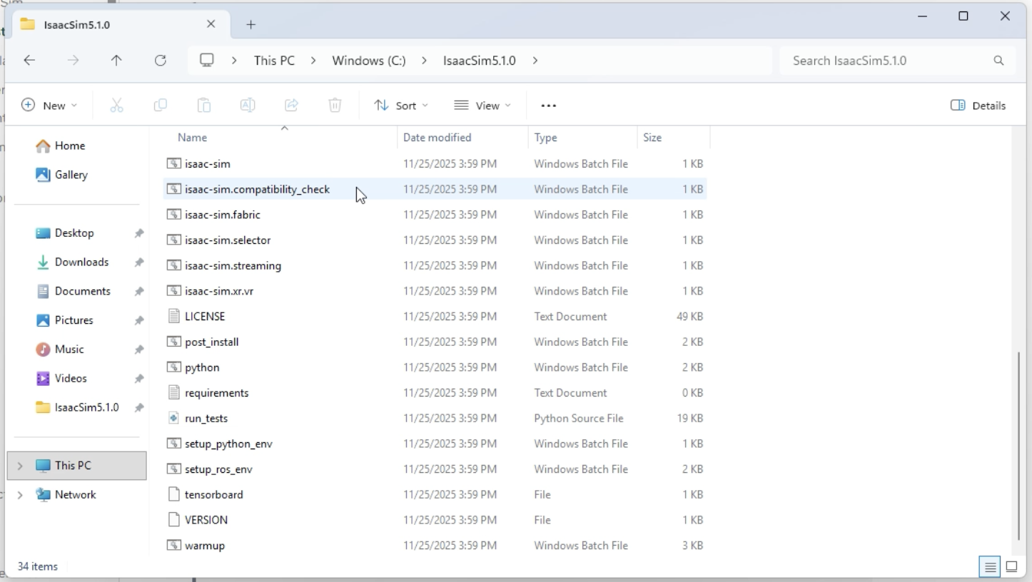 Isaac Simの互換性チェッカーファイルの場所を示すWindowsエクスプローラー画面。解凍されたIsaac Simフォルダ内で、issac-sim.compatibility_check.batファイルがハイライトされており、その他の関連ファイルやフォルダと一緒に表示されている状態
