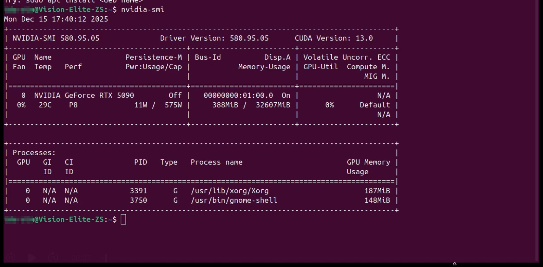 nvidia-smiコマンドの実行結果。NVIDIAドライババージョン580.95.05、CUDAバージョン13.0、GeForce RTX 5090 GPUの詳細情報が表示されている