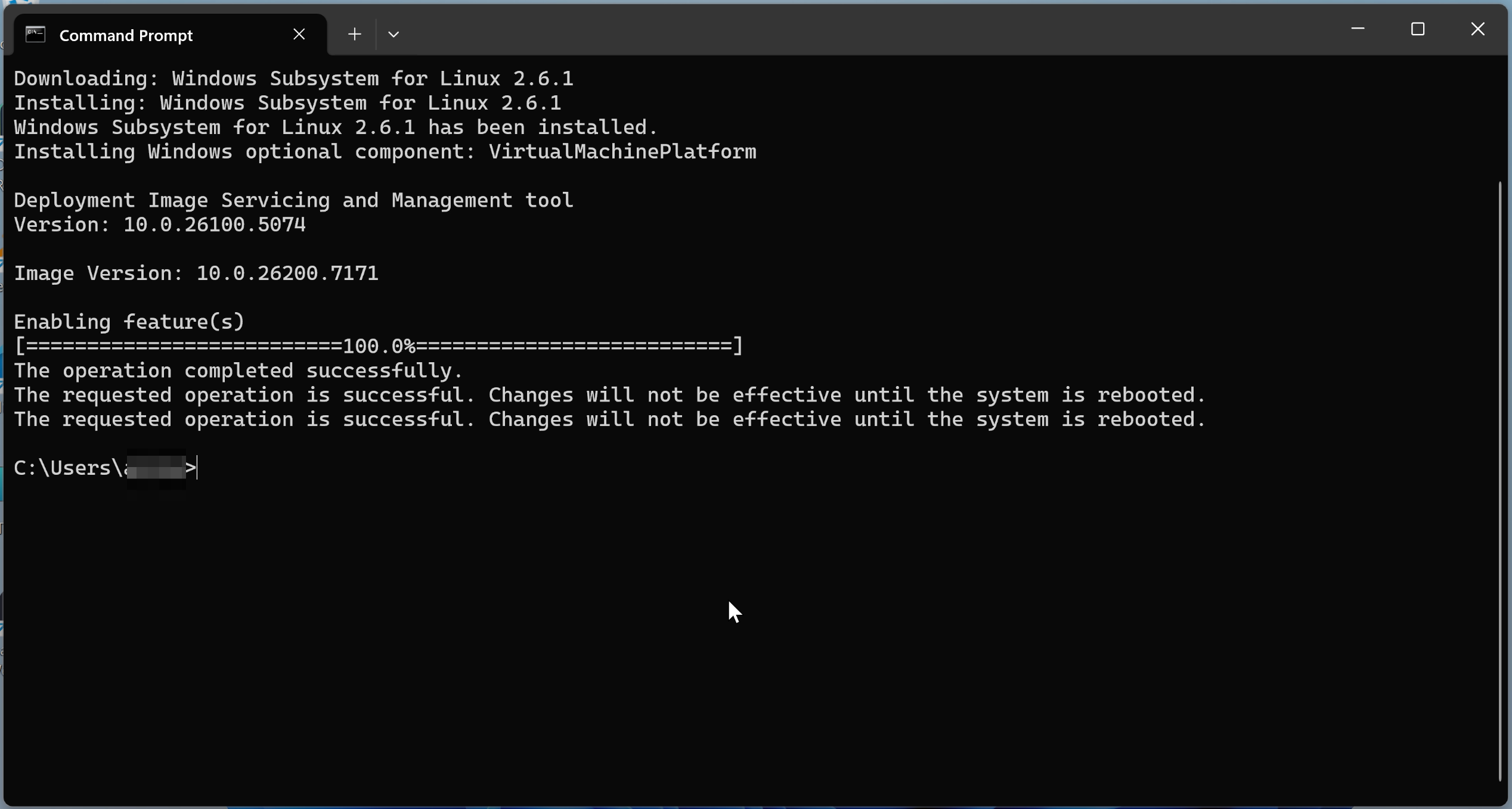 コマンドプロンプトでwsl --installコマンドを実行した結果の画面。WSLのインストール処理が開始され、進行状況やインストール中のメッセージが表示されている状態。黒いコマンドプロンプト画面に白い文字でWSLのセットアップ情報が出力されている